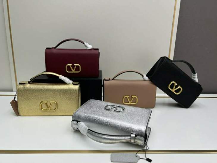 Picture of Valentino Handbags _SKUfw164387983fw